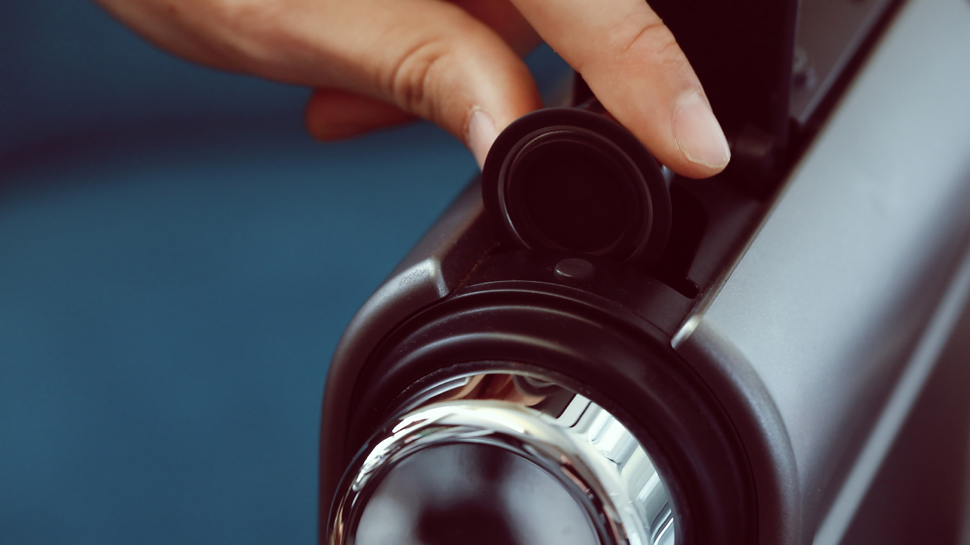 5. Kaffeekapsel in deine Nespresso Maschine geben