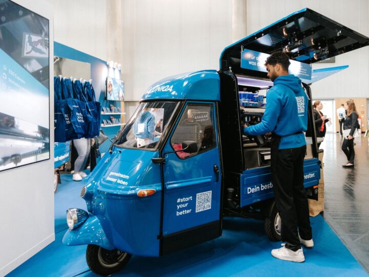 Mobile Espressomobil Kaffeebar mit Barista bei einer Veranstaltung