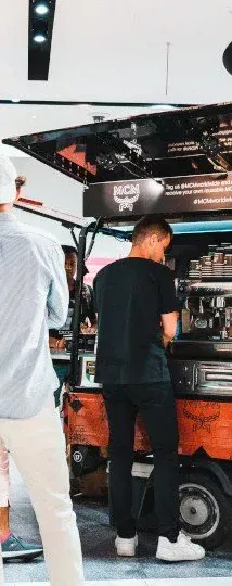 Gebrandete Espressomobil Ape als Coffee-Marketing-Aktivierung