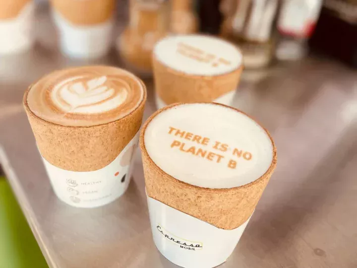 Essbarer Kaffeebecher als nachhaltige Lösung für Coffee Catering